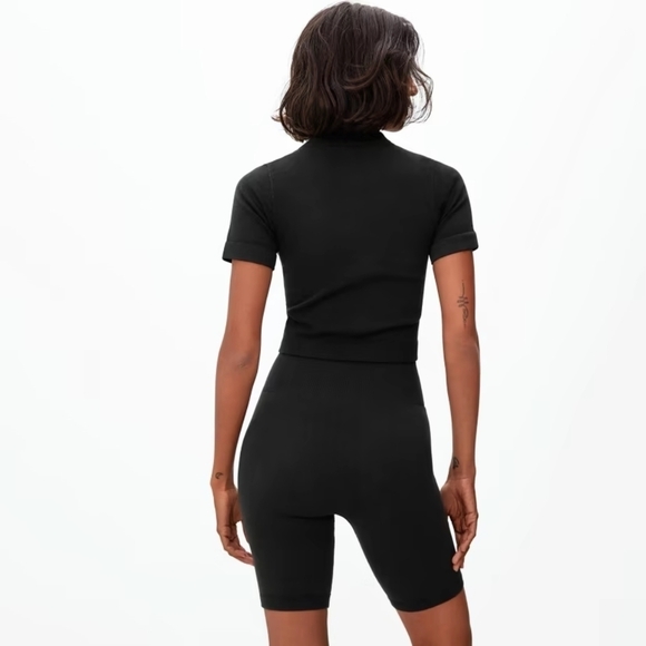 Everlane Seamless Tee Black Shirt Short Sleeve Compression Crop Top NEW - Picture 2 of 14